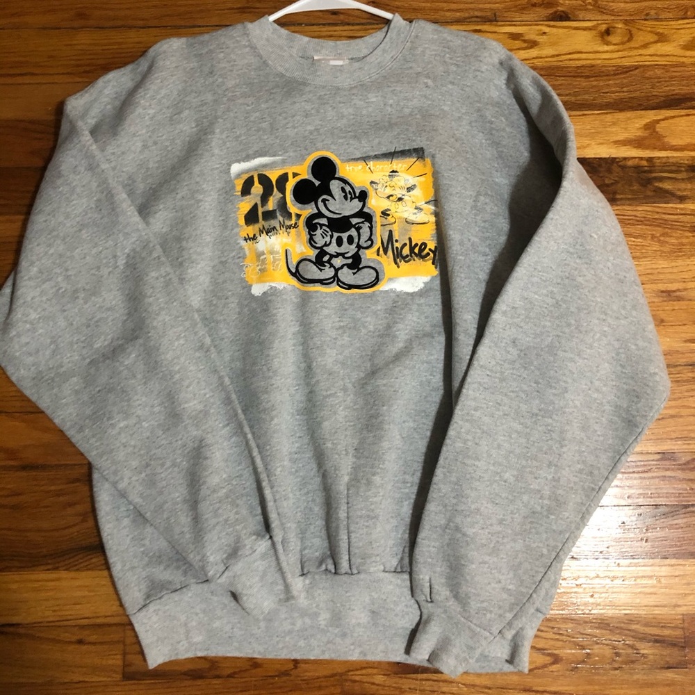 Mickey Mouse XL Sweater.